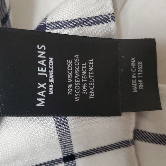 NWOT MAX JEANS V-neckline button down shirt S - Picture 4 of 6